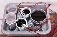 测试中的热敏电阻探针以确定它们是否可以承受水分